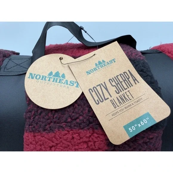 NWT Northeast Outfitters Cozy Black Red‎ Plaid Sherpa Blanket 50x60 Christmas - Picture 2 of 4